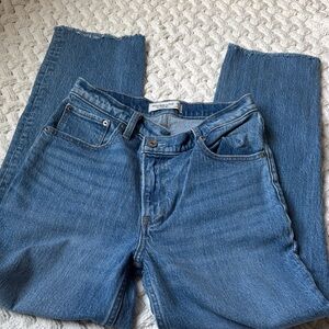 Abercrombie & Fitch Women's Straight Leg Blue Jeans with raw hem. Inseam 27